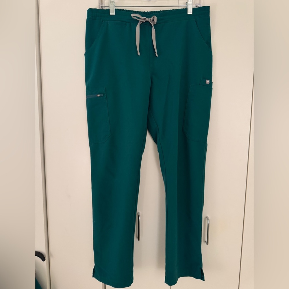 Figs Women’s Cargo Scrub Pants